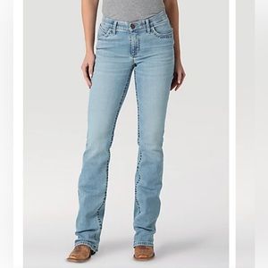 WOMEN'S ULTIMATE RIDING JEAN WILLOW MID-RISE BOOTCUT Wrangler